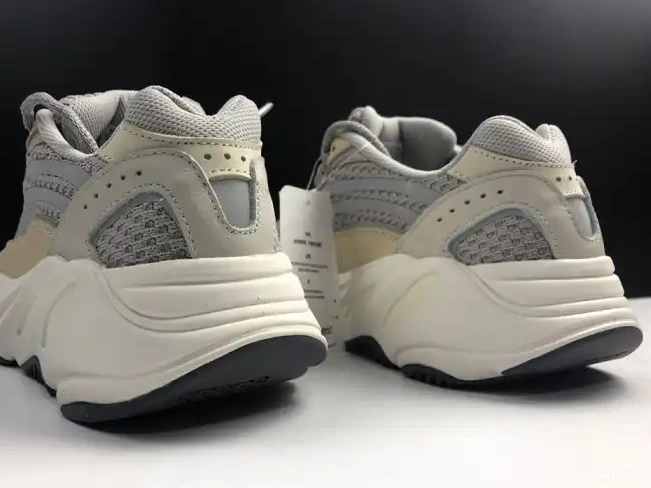 V2 Yeezy Boost Adidas GY7924 700 Cream Cream 0624